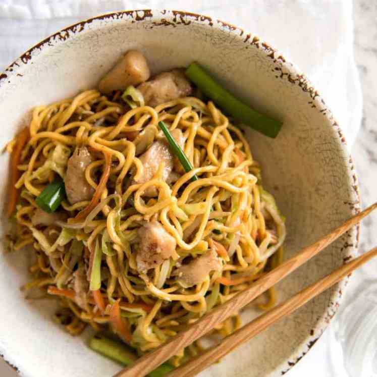 This Chow Mein really does taste like what you get from Chinese restaurants. The secret is getting the sauce right! www.recipetineats.com